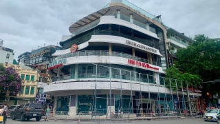 Chính thức quây rào, bắt đầu tháo dỡ ‘Hàm cá mập’