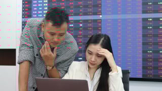 VN-Index vượt 1.300 điểm: Nhà đầu tư vẫn 'lạc nhịp' thị trường