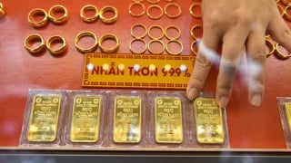 Giá vàng miếng SJC bất ngờ vượt 120 triệu/lượng chỉ sau một đêm
