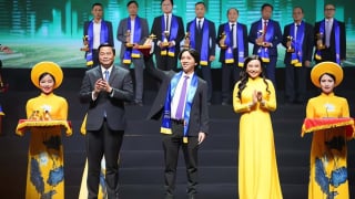 VBOX: Nhận giải Sao vàng Đất Việt và bị điểm tên nợ bảo hiểm xã hội