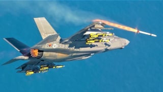 Vung chục tỷ USD mua tiêm kích F-35, quốc gia kề cận Ukraine gặp thách thức lớn