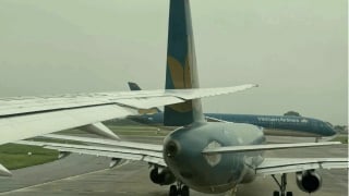 Vụ 2 máy bay Vietnam Airlines va quệt tại Nội Bài: Đình chỉ 4 phi công