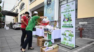 SeABank tổ chức ‘Ngày hội đổi rác lấy quà’ 