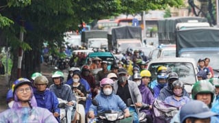 Cấm xe máy xăng: Hà Nội chi tiền mặt cho dân mua xe điện?