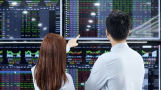 Chứng khoán chạm đỉnh 1.500 điểm: Tỷ phú Phạm Nhật Vượng giàu thêm 24.000 tỷ