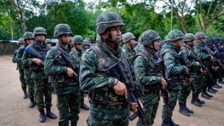Thái Lan – Campuchia giao tranh tại biên giới, hàng chục nghìn người sơ tán