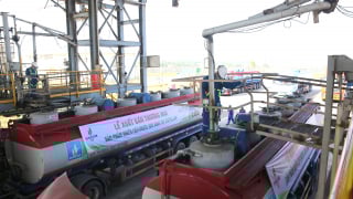 BSR xuất bán sản phẩm dầu DO sang thị trường Lào