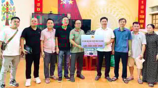 Hội Doanh nhân Nghệ Tĩnh tại Đà Nẵng trao 400 triệu đồng hỗ trợ người dân vùng lũ Nghệ An