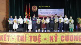 Viết báo kinh tế vĩ mô: Không ngờ tôi yêu đến thế