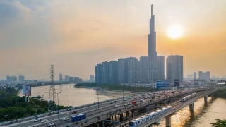 'GDP tăng mạnh nhất nhiều năm nhưng thách thức lớn nhất của Việt Nam vẫn ở phía trước'