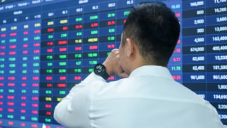 Cổ phiếu bluechip tạo sức ép, VN-Index xuống mức thấp nhất ba tháng