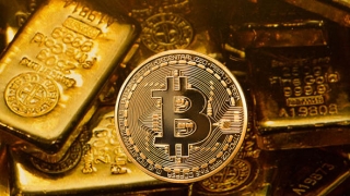 Giá bitcoin hôm nay (23/4): Bitcoin và Vàng, đâu là điểm khác biệt?