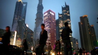Đồng tệ yếu, Trung Quốc 'hụt chân' trên đường đua vượt kinh tế Mỹ