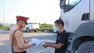 Bộ trưởng Nguyễn Văn Thể yêu cầu các địa phương xem xét lại việc cấp giấy đi đường