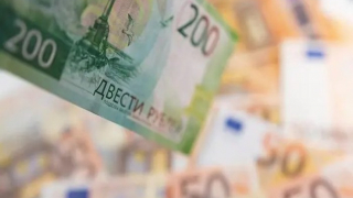 Đồng rúp Nga tiếp tục tăng lên mức cao nhất hơn 2 năm so với euro