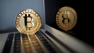 Giá Bitcoin lên cao nhất 16 tháng, có lúc phá mốc 35.000 USD