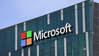 Vốn hóa Microsoft đạt kỷ lục gần 2.600 tỷ USD, đe dọa vị trí số 1 của  Apple