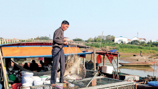 Khát vọng 'lên bờ' bên sông Hồng