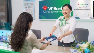 VPBank lên kế hoạch lãi 'khủng' gần 30.000 tỷ, thưởng cổ phiếu 50%, bán 15% vốn cho nước ngoài