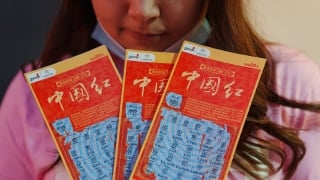 Kinh tế bấp bênh, người dân Trung Quốc đổ xô mua vé số