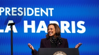 Bà Kamala Harris huy động được 310 triệu USD trong tháng 7, gấp đôi ông Trump