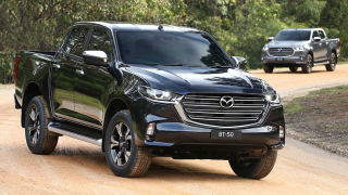 Mazda BT-50 rút lui, Ford Ranger vẫn 'bất bại'