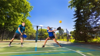 Pickleball: Từ trò chơi trong vườn đến ngành công nghiệp tỷ USD