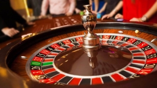 Đề xuất kéo dài thời gian thí điểm cho người Việt vào chơi casino 