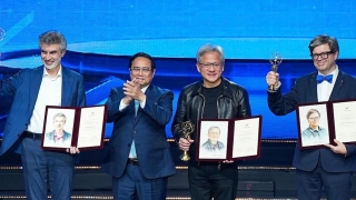 CEO Nvidia cùng 4 nhà khoa học nhận giải 3 triệu USD của VinFuture 2024