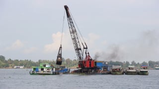 Truy tố cựu Chủ tịch An Giang vì vụ lợi trong cấp phép khai thác cát