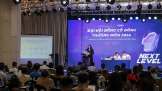 Tạm dừng 2 show ‘Anh trai’, ‘Chị đẹp’, Yeah1 vẫn nhắm lập đỉnh lợi nhuận