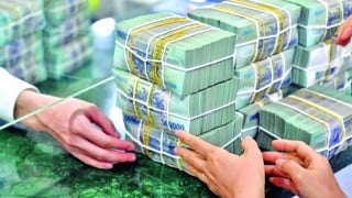 Tiền gửi vào hệ thống ngân hàng bất ngờ sụt giảm