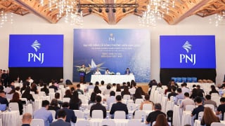 Giá vàng tăng 'nóng': Doanh nghiệp trang sức đối mặt 'cơn bão kép'