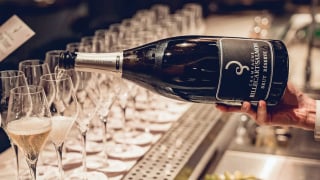 'Sẽ có ít chai rượu sâm panh được khui hơn trong năm nay'