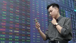 Thanh khoản 'suy kiệt' trước kỳ nghỉ lễ, VN-Index giằng co quanh vùng kháng cự