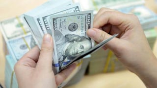 Giá USD tự do lập kỷ lục mới, vượt 26.500 đồng