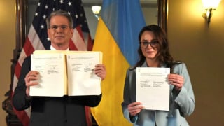 Ukraine ký thỏa thuận khoáng sản với Mỹ, Nga nói ‘thất bại’