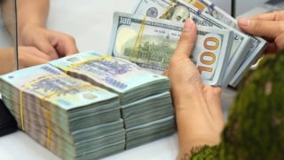Tỷ giá USD/VND tăng nóng: Ứng phó với 'cơn gió ngược'