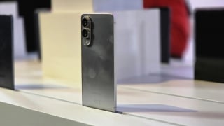 Samsung ra mắt S25 Edge siêu mỏng, thách thức Apple