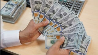 Giá USD ngân hàng bật tăng mạnh