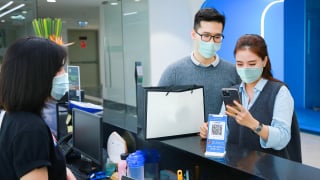 Từ thẻ ngân hàng đến QR code: Thanh toán không dùng tiền mặt nâng tầm cạnh tranh quốc gia