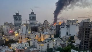 TT Trump cảnh báo ‘lập tức sơ tán khỏi Tehran’, thị trường dầu sôi sục