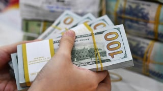 Giá USD 'chợ đen' tiếp tục tăng nóng, tiến sát đỉnh cao