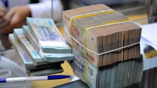 Lãi suất liên ngân hàng bất ngờ tăng mạnh