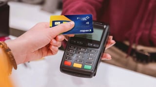 Thẻ ATM từ bị 'khai tử', tiền trong tài khoản ngân hàng về đâu?