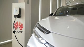 Huawei 'gây sốc' với pin sạc 5 phút, chạy 3.000km