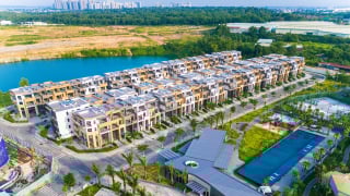 Thu ngân sách từ tiền sử dụng đất tăng vọt: Lợi thì có lợi, nhưng… 