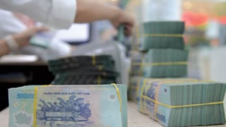 Một ngân hàng lãi 6.100 tỷ, giảm gần 2.000 nhân sự trong nửa năm