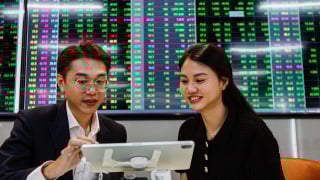 Tiền đổ mạnh vào thị trường, VN-Index vượt đỉnh lịch sử