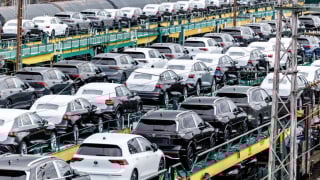 Thuế quan siết chặt, người Mỹ 'đau ví' vì giá ô tô leo thang